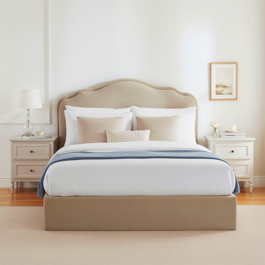 Classic Camel back bed