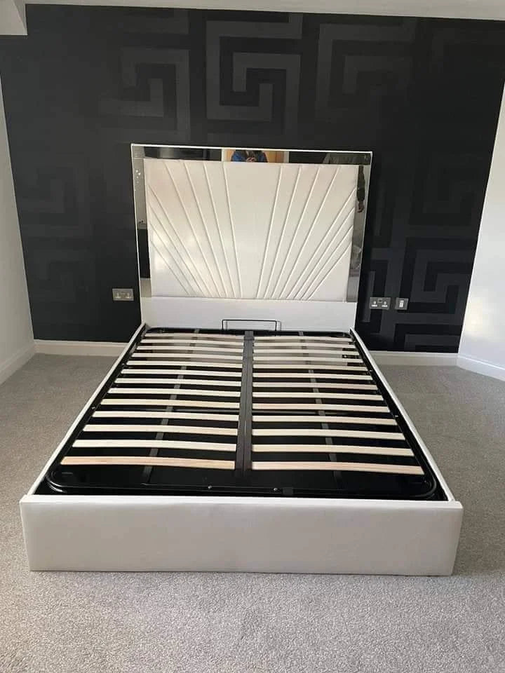 Manchester Mirror Luxury Bed